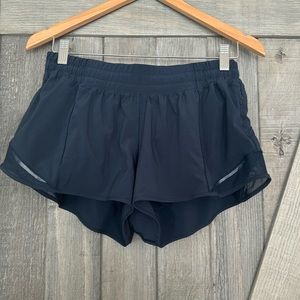 Lululemon Hotty Hot 2.5” Low Rise Short w/ Hawaii Heatpress - Navy
